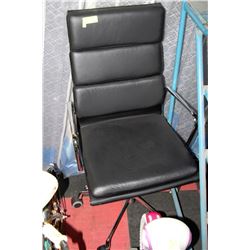 BLACK AND CHROME HYDRAULIC LIFT OFFICE CHAIR