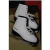 Image 1 : SIZE 2 GIRL'S WHITE SCHWINN SKATES