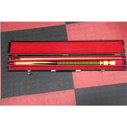 POOL CUE IN BLACK CASE