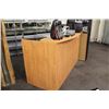 Image 2 : MAPLE 6' BOW FRONT RECEPTION DESK