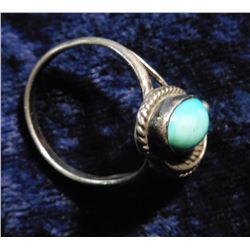 Sterling Silver & Turquoise Navajo style Ladies' Ring. Approximately size 7. Weighs 2.8 grams.