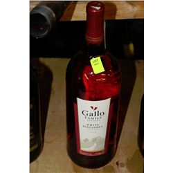 1.5L BOTTLE OF WHITE ZINFANDEL ROSE WINE