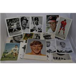 15 AUTOGRAPHED SPORTS CARDS