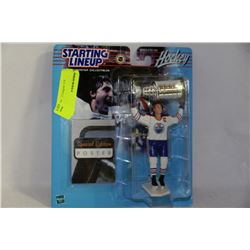 WAYNE GRETZKY FIGURINE W/ SPECIAL ETD. POSTER