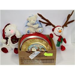 BOX W/ 3 SINGING CHRISTMAS FIGURINES