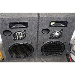 SET OF TWO SPEAKERS