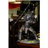 Image 1 : LARGE PREDATOR FIGURINE ON STAND - 15
