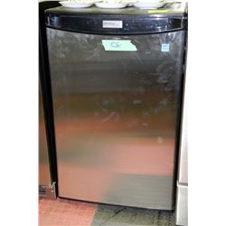 BLACK & STAINLESS DANBY BAR FRIDGE