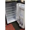 Image 2 : BLACK & STAINLESS DANBY BAR FRIDGE