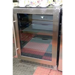 BLACK & STAINLESS SILHOUETTE PROFESSIONAL BAR