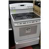 Image 1 : WHITE GE CERAMIC TOP CONVECTION OVEN