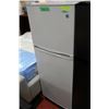 Image 1 : WHITE DANBY APARTMENT SIZE FRIDGE