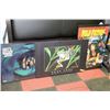Image 1 : SET OF 2 POSTERS & 1 FRAMED PICTURE -