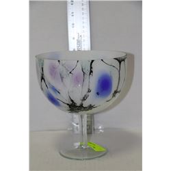 BLUE AND WHITE ART GLASS CUP