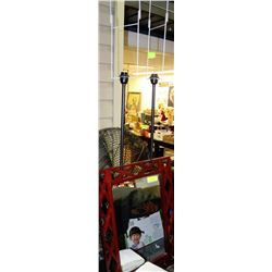 PAIR OF LAMPS + MIRROR