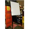 Image 1 : WHITE BOARD/EASEL