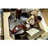 Image 1 : BOX OF COLLECTIBLE HOUSEHOLD ITEMS