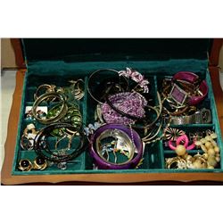 JEWELLERY BOX WITH ASSORTED COSTUME JEWELLERY