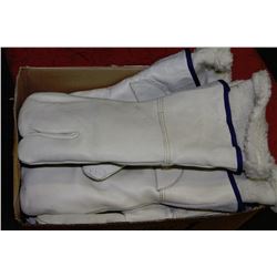 3 PAIRS OF NEW MITTS
