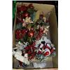 Image 1 : CHRISTMAS CENTERPIECE & COLLECTIBLES
