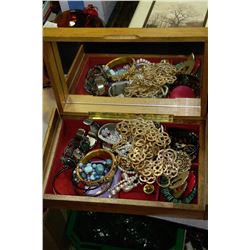 JEWELLERY BOX WITH ASSORTED COSTUME JEWELLERY