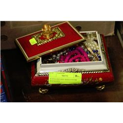 JEWELLERY BOX WITH CUSTOM JEWELLERY