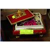 Image 1 : JEWELLERY BOX WITH CUSTOM JEWELLERY