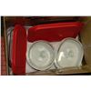 Image 1 : BOX W/ 2 LIDDED WHITE BAKING DISHES AND