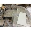 Image 2 : 2 PALLETS OF MIXED TILE