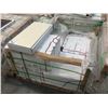 Image 2 : PALLET OF WHITE MARBLED 300 X 600 MM PORCELAIN FLOOR TILE 512 SQ FT