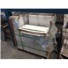 Image 2 : PALLET OF GLOSS WHITE 300 X 600 MM PORCELAIN FLOOR TILE 704 SQ FT