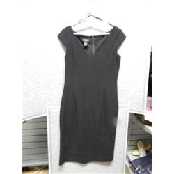LADIES DRESS - USED - JONES NEW YORK - BLACK - COCKTAIL S/L V-NECK - SIZE 8