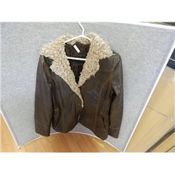 SZ M? BROWN W FAUX FUR TRIM JACKET