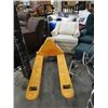 Image 2 : PALLET JACK - TITAN 5500LB