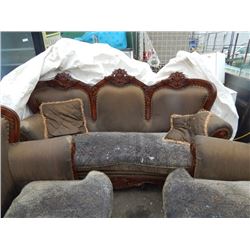 VINTAGE COUCH