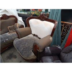 VINTAGE CHAIR