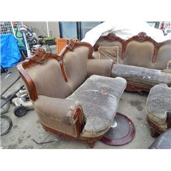 VINTAGE LOVE SEAT