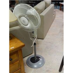 FLOOR FAN