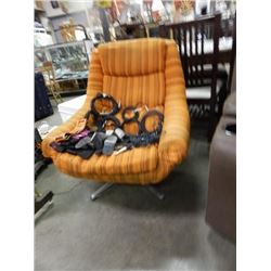 SWIVELL/ROCKING ARM CHAIR