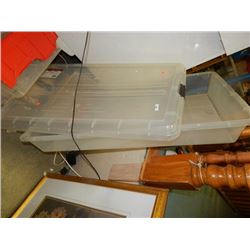 TOTE WITH LID