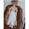 Image 3 : 1990 Vinyl Doll 32"