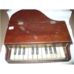 Antique Schoenhut Child size Piano Pat. Sept.18, 1900