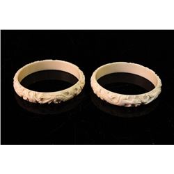 [CHINESE]A PAIR OF LATE 19TH CENTURY IVORY BANGLE CARVED WITH DRAGONS (TOTAL 28g) W:2.5"  DISCLAIMER