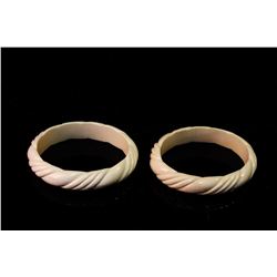 [CHINESE]A PAIR OF LATE 19TH CENTURY IVORY BANGLE CARVED WITH TWINE PATTERN (TOTAL 51g)W:2.8"  DISCL