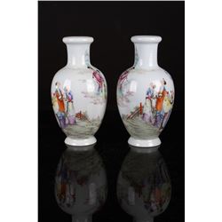 [CHINESE]A PAIR OF "HONG XIAN YU ZHI"MARKED FAMILLE ROSE PORCELAIN VASE PAINTED WITH FIGURES W:4.25"