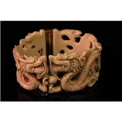 [CHINESE]A LATE 19TH CENTURY IVROY BANGEL CARVED WITH DRAGONS PLAYING BALL (49g)  W:2.45"  DISCLAIME