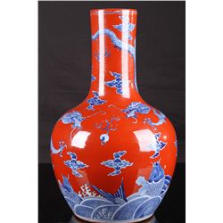 [CHINESE]A LATE 19THY CENTURY CORAL RED GLAZED WITH BLUE AND WHITE PORCELAIN VASE WITH PAIR OF DRAGO
