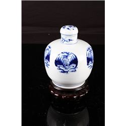 [CHINESE]A LATE 19TH CENTURY BLUE AND WHITE PORCELAIN JAR WITH LID PAINTED WITH FLOWERS W:5" H:6.25"