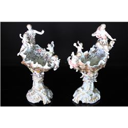 [EUROPE]A PAIR OF LATE 19TH CENTURY EUROPEAN STYLED PORCELAIN PLATE CARVED WITH ANGELS (HAS RESTORAT