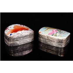 [CHINESE]A PAIR OF LATE 19TH CENTURY SILVER BOX INLAID WITH FAMILLE ROSE PORCELAIN PAINTED OF BATS A